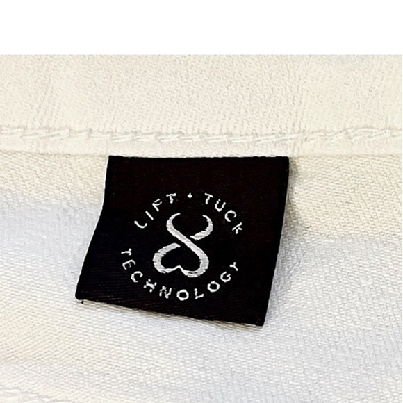 NWT NYDJ White Crop Capri Midrise Jeans Crystal Buttons Lift Tuck Size 8 or 10 - Picture 6 of 9